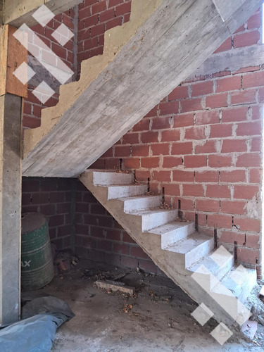 En Venta, Casa De 4 Dormitorios En Obra Santa Rita, Plottier