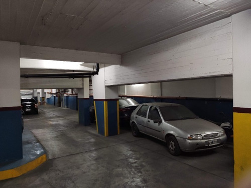 Cochera En Recoleta, Amplia, Vehículo Grande Usd 27,000