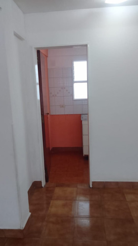 Coqueto, Luminoso Y Muy Comodo 2 Ambientes Interno En Lanus