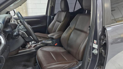 Toyota Hilux SW4 2.7 Srv 7 Lugares 4x2 16v Flex 4p Automático