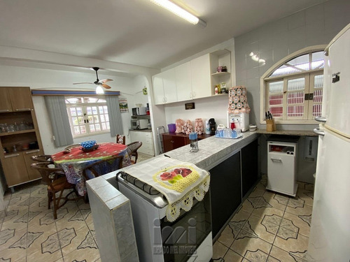 Imagem 6 de 15 de Sobrado Com 8 Quartos E Piscina Na Faixa Do Mar - 3338ip-1