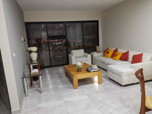 Imagen 9 de 21 de Casa En Venta Con Recamara En Planta Baja En Altozano Querétaro.