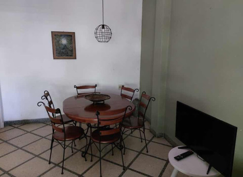 Apto. Con Patio En El Centro De La Ciudad De Durazno