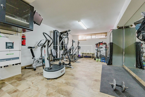 Casa En Venta De 5 Dorm. En Sector La Reserva Chicureo