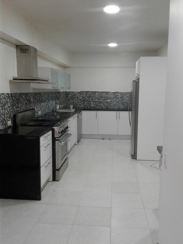 Imagen 8 de 12 de Alquilo Espectacular Apartamento Amoblado De 220 Metros En Campo Alegre Municipio Chacao