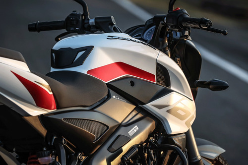 #002 - Bajaj Dominar 160cc - 0km - Yamaha Factor 150cc