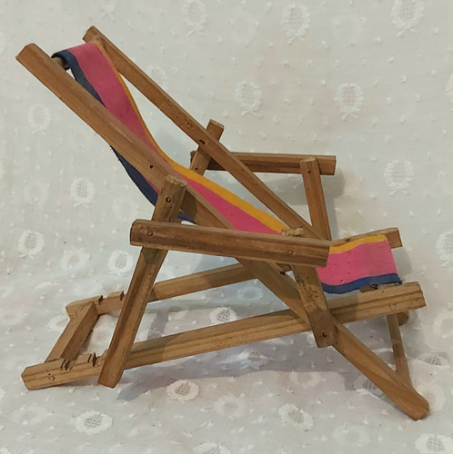 Imagen 2 de 6 de Antigua Reposera Para Muñecas En Lona Y Madera.