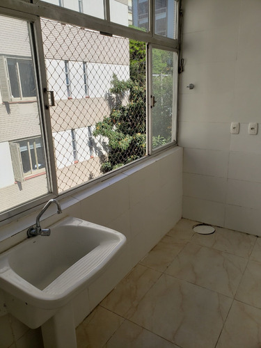 Imagem 8 de 14 de Vendo Amplo Ap. Bairro Nobre, Recém Reformado, Com Garagem