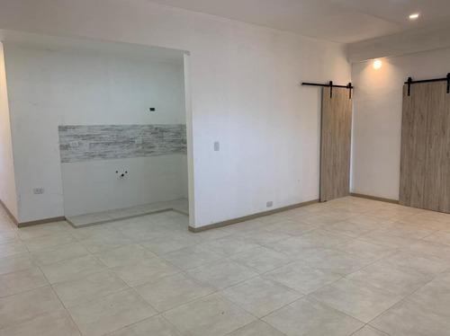 Imagen 4 de 14 de Venta- Casa Reciclada A Nueva
