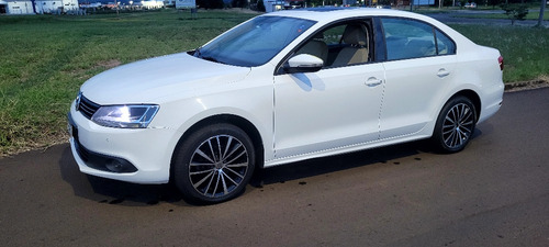 Volkswagen Jetta 2.0 Comfortline Flex 4p Automática