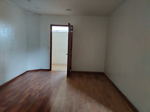 Bodega En Condominio De 235m2 Mas 537m2 De Oficinas.