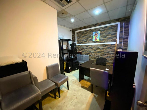 María Valera Te Ofrece A Ti, Inversionista, Gran Oportunidad Venta De Negocio En El Este De Barquisimeto. Alto Tráfico Vehicular Y Peatonal, Amplio Salón Comedor, Estilo Moderno, Ideal Para Disfrutar.