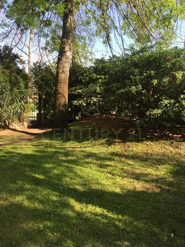Alquiler Apartamento En Carrasco Tipo Casa, Con Piscina De Uso Exclusivo