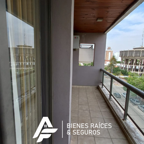 Gran Oportunidad: Departamento Semipiso En Macrocentro Con Cochera