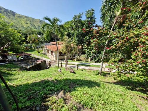 Gbf 25-2823 Vendo Encantadora Casa Con Terreno Barrio Sucre Oportunidad Única Llame Ya.