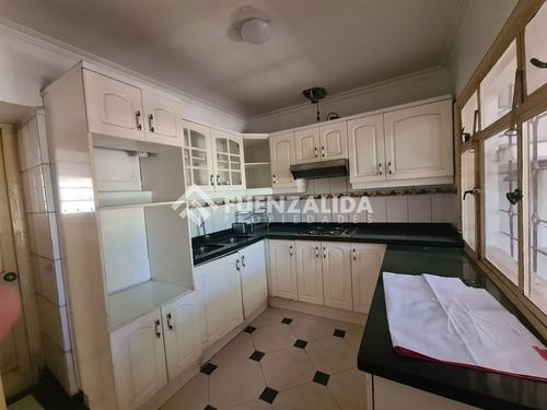 Casa En Venta De 5 Dorm. En Ñuñoa