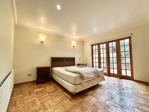 Amplia Casa Con Parquet, Luz Natural En El Corazón De Vitacu