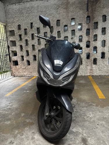 Honda Pcx Abs Cinza Com Baú Atrás