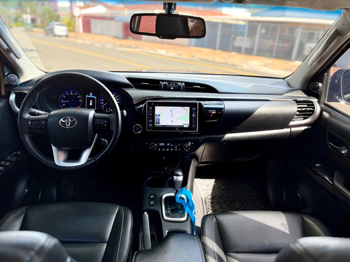 Toyota Hilux 2.7 Srv Cab. Dupla 4x2 Flex Aut. 4p