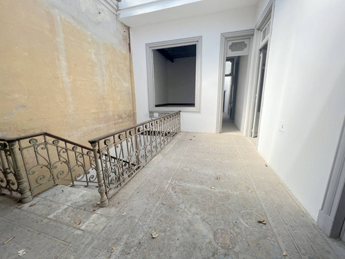 Imagen 12 de 25 de Venta De Edificio En Ciudad Vieja Con Cuatro Unidades.