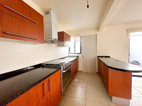 Casa A Precio De Oportunidad! 4 Recámaras, 3 Niveles, Zibatá, Qro. Am