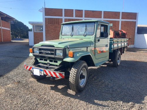 Imagem 3 de 8 de Caminhonete Toyota Bandeirantes.