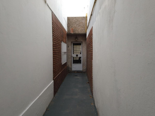 Imagen 2 de 14 de Casa Interna Unica Pasillo - Amplia Con Patio Y Terraza - Retasada!