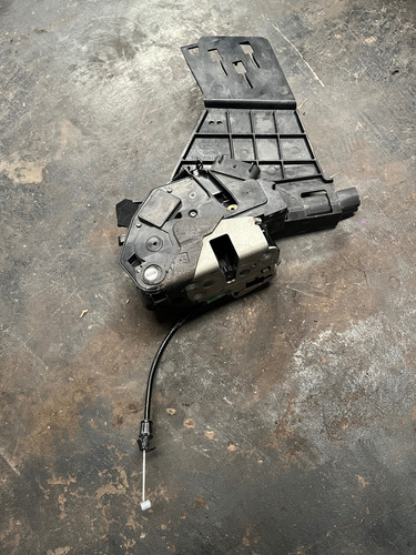 Cerradura Trasera Izquierda Ford Fiesta Kinetic 2015