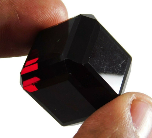 Topacio 84.20 Cts Natural Océano Rojo Cubo Piedra Suelta Rojo