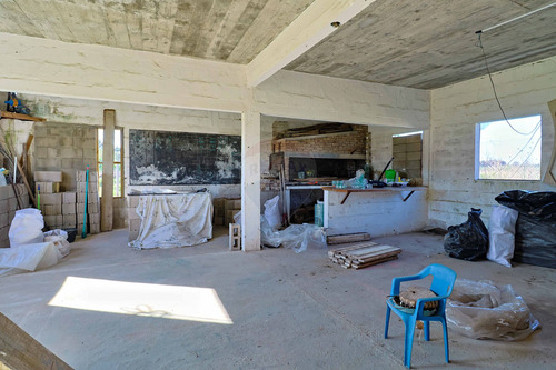 Venta De Quinta Con Casa, Montevideo, 3,7 Hect.