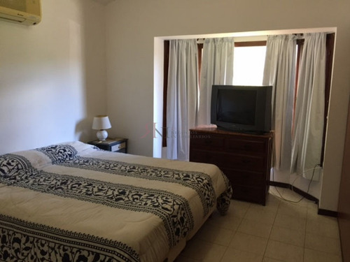 Casa En Punta Del Este, Cantegril | Rebeca Negocios Inmobiliarios Ref:9674- Ref: 9674