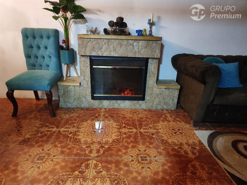 Casa En Venta De 5 Dorm. En Cerro Navia