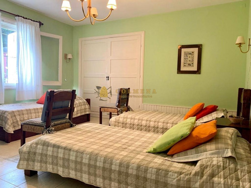 Muy Linda Casa En Playa Mansa, A Pocos Metros Del Mar!!! Consulte!- Ref: 2488