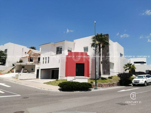 Casa En Venta En Bosques San Francisco Chihuahua, Chih.