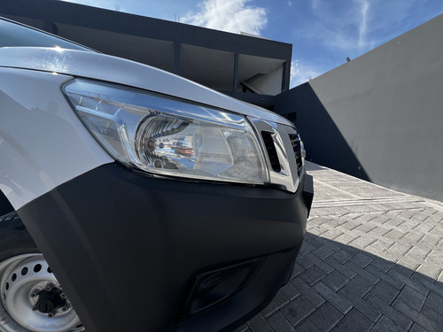 Nissan NP300 2.4 Doble Cabina Se Aa Pack Seg Mt