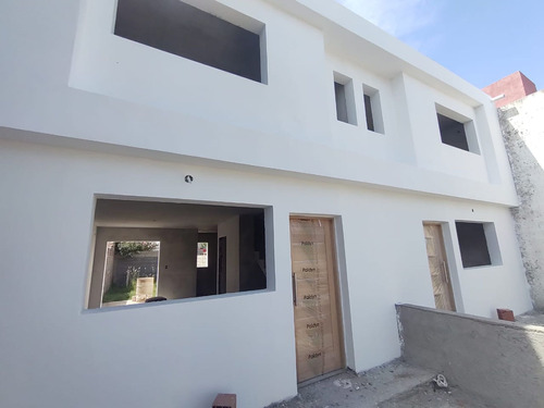 Se Vende Duplex Dos Dormitorios En Valle Cercano