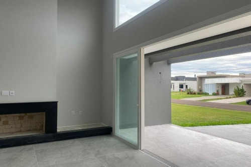 Imagem 11 de 20 de Casa À Venda Em Xangri-lá - Ca01401 - 69740279