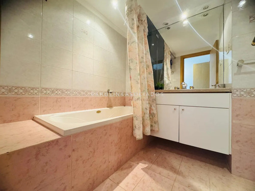 Apartamento De 3 Dormitorios En Venta En Torre Nueva York, Punta Del Este.