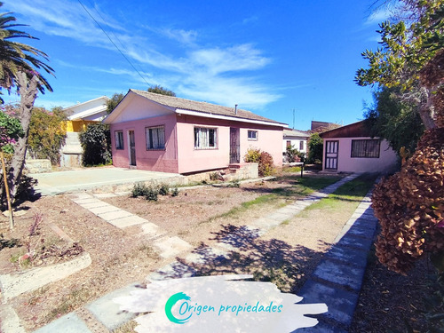 Complejo De 3 Casas En Pleno Centro Turístico De El Quisco