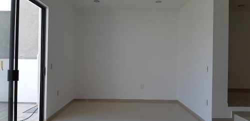 Imagen 9 de 22 de Preciosa Casa Con Alberca Propia En Cumbres Del Lago, Terraza, Jardín, 3 Recs..