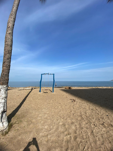 Apartamento 250 Mt2 Playa Mansa Res. Karla-doris R