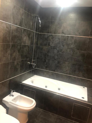 Imagen 23 de 30 de Local Comercial 680 M² Y Dpto Tipo Duplex 4 Amb. - Ramos Mejia