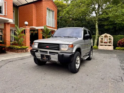 Mitsubishi Montero Cc2400