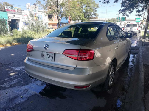 Imagen 3 de 12 de Volkswagen Jetta 2015 2.5 Trendline Mt