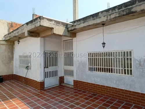 Gbf 24-18610 Vendo Bella Y Cómoda Casa Con Terreno Excelente Zona Llame Ya.