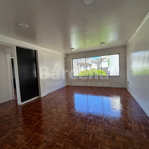 Vende Amplio Departamento En Pleno Centro De Concepción.