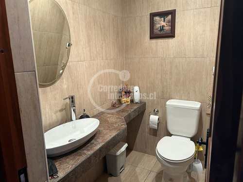 Casa En Venta De 3 Dorm. En Lo Barnechea Arrayán