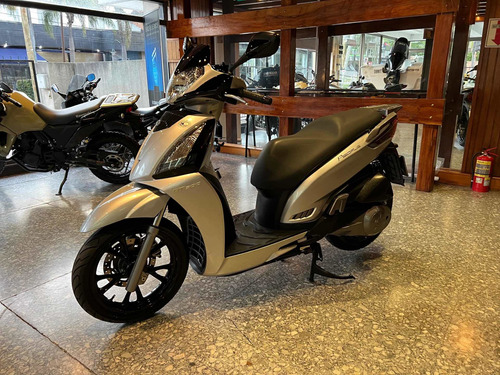 Imagen 3 de 18 de Kymco People 300 Gti 2017 U Dño Serv Off Permuto