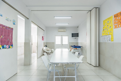 Venta De Casa Con Fondo De Comercio En Olivos