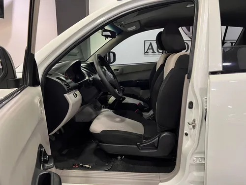 Mitsubishi L200 Sportero 2.5 Basica 2013